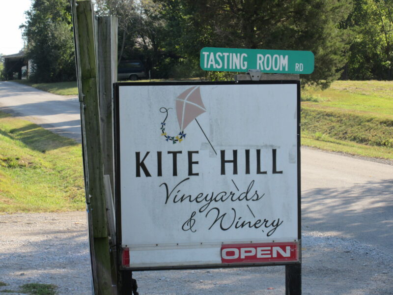 Kite Hills Vineyards & Winery Sign